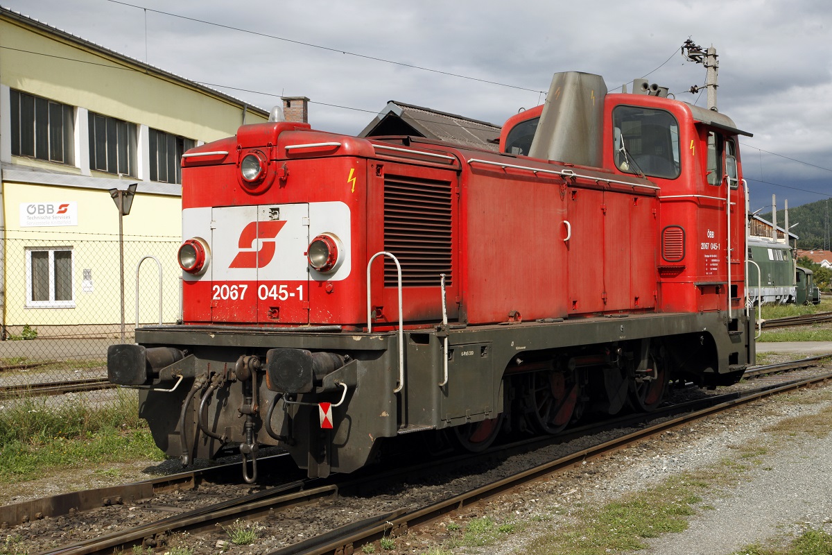 2067 045 abgestellt in Knittelfeld am 4.09.2015.