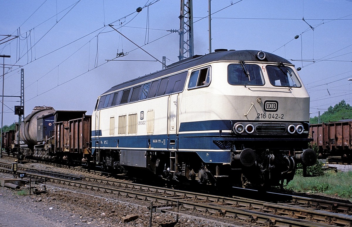  216 042  Duisburg - Ruhrort  11.08.88 