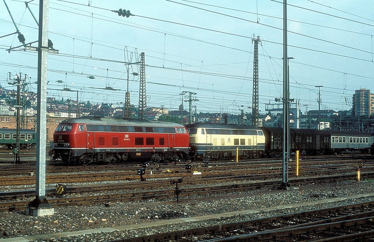  218 001 + 422  Stuttgart Hbf  15.09.79