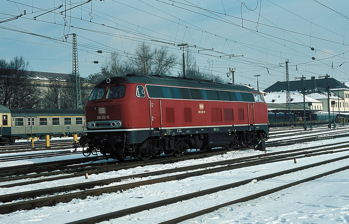  218 212  Regensburg Hbf  14.01.81