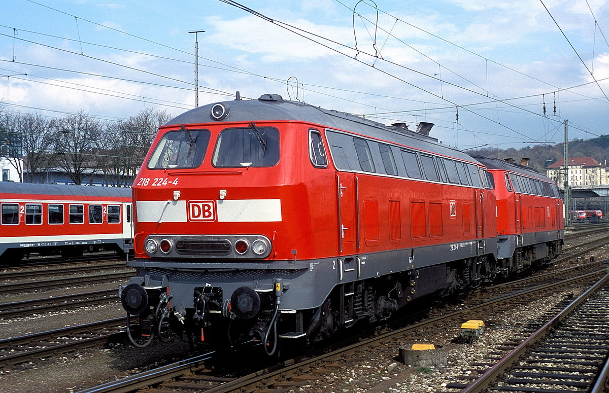  218 224 + 218 340  Ulm Hbf  03.04.01