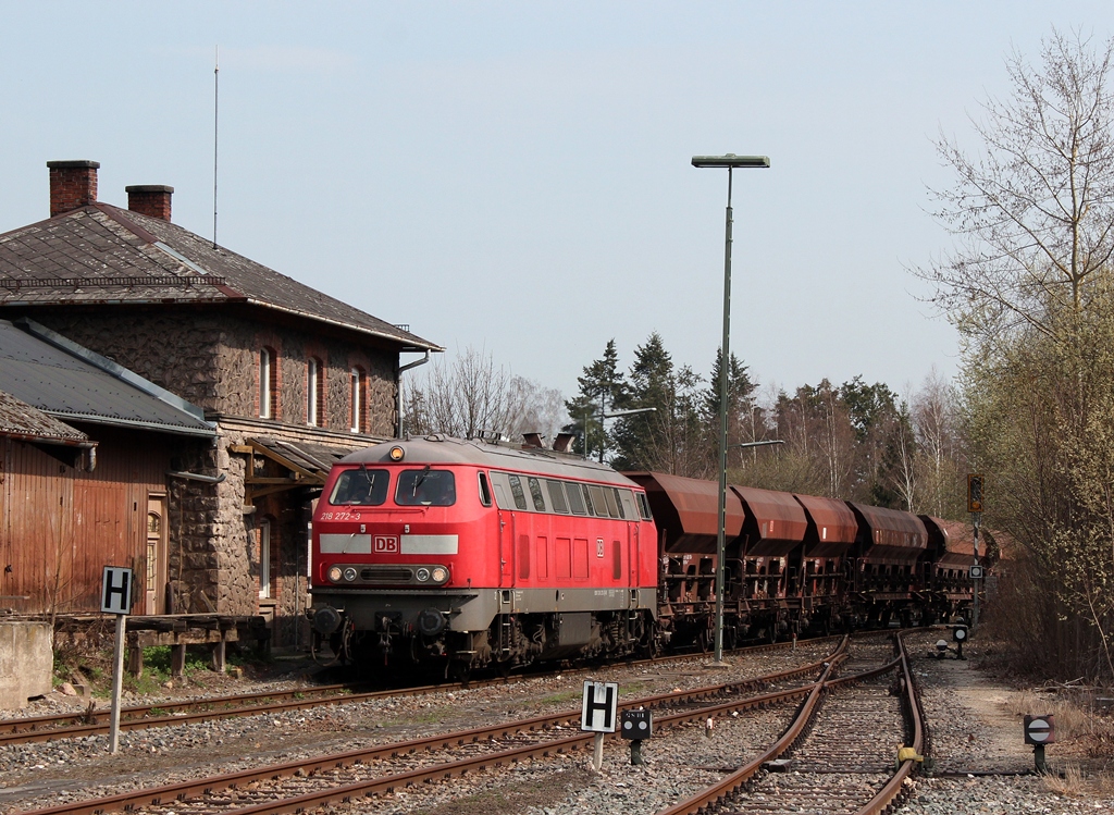 218 272 mit einem leeren Schotterzug nach Amberg am 22.3.14