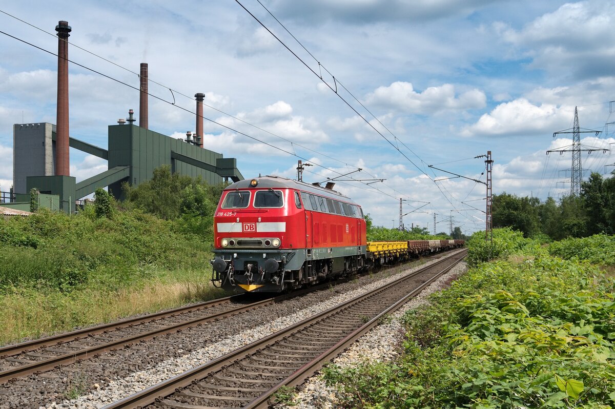 218 425-7 war hier am 08.07.2024 mit unbeladenen Res bei der Kokerei Prosper/Bottrop Rtg. Bottrop Süd unterwegs...