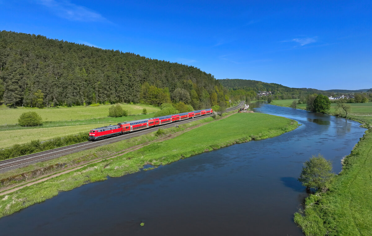 218 433 mit einem RE2 am 27.04.2024 bei Pfreimd.