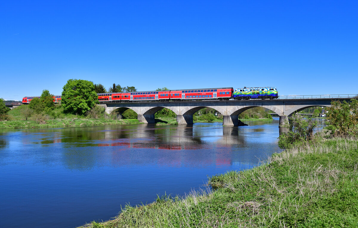 218 443 mit einem RE2 am 27.04.2024 bei Regenstauf.