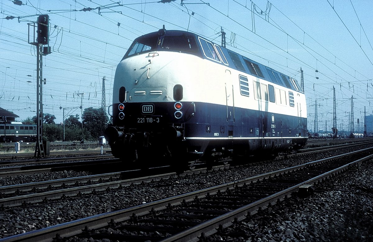  221 118  Oberhausen - West  08.09.83