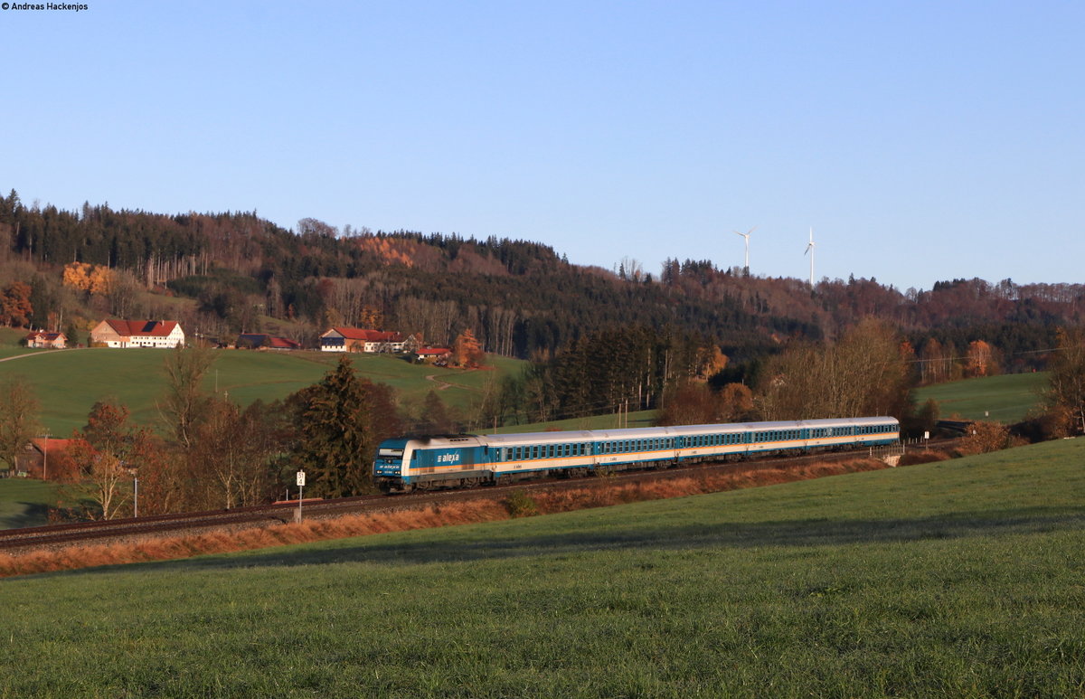 223 068 mit dem ALX 84104 (München Hbf-Lindau Hbf) bei Ellenberg 7.11.20