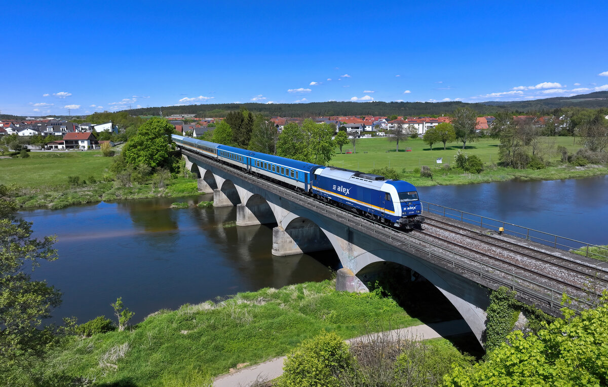 223 081 mit einem ALX am 27.04.2024 bei Regenstauf.