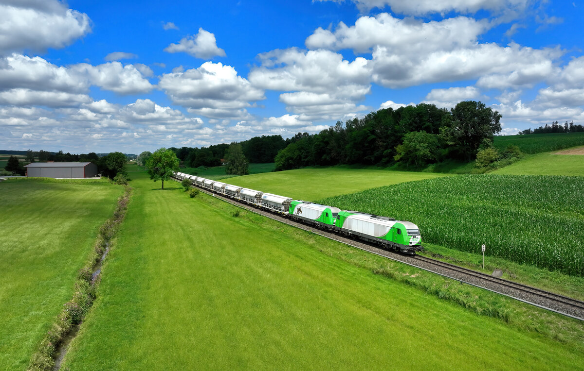 223 102 + 2016 901 mit einem Kokszug am 14.07.2024 bei Feichten.