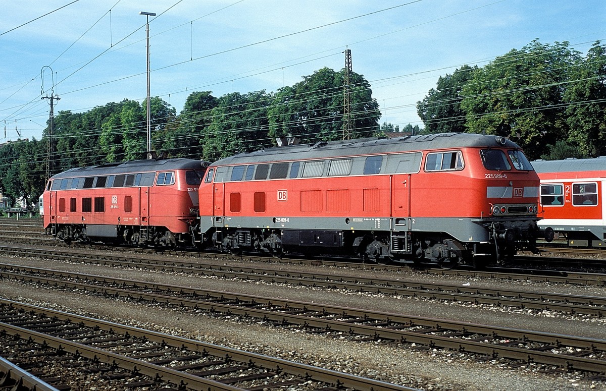  225 009 + 215 079  Ulm Hbf  13.08.01