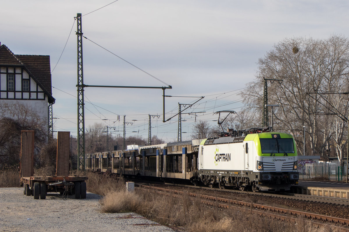 23. Februar 2019, Magdeburg-Sudenburg: 193 781-2 ist gerade mit einem leeren Autozug unterwegs. 