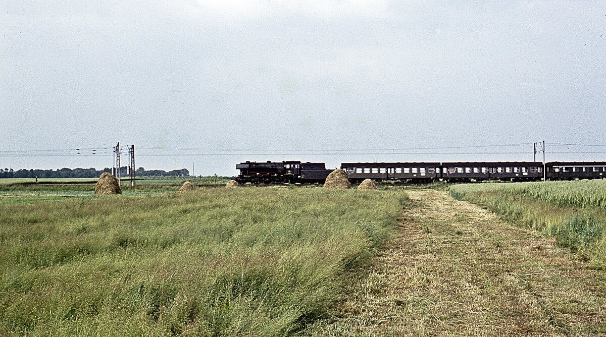 23 0  mit Eilzug    Strecke im Feld