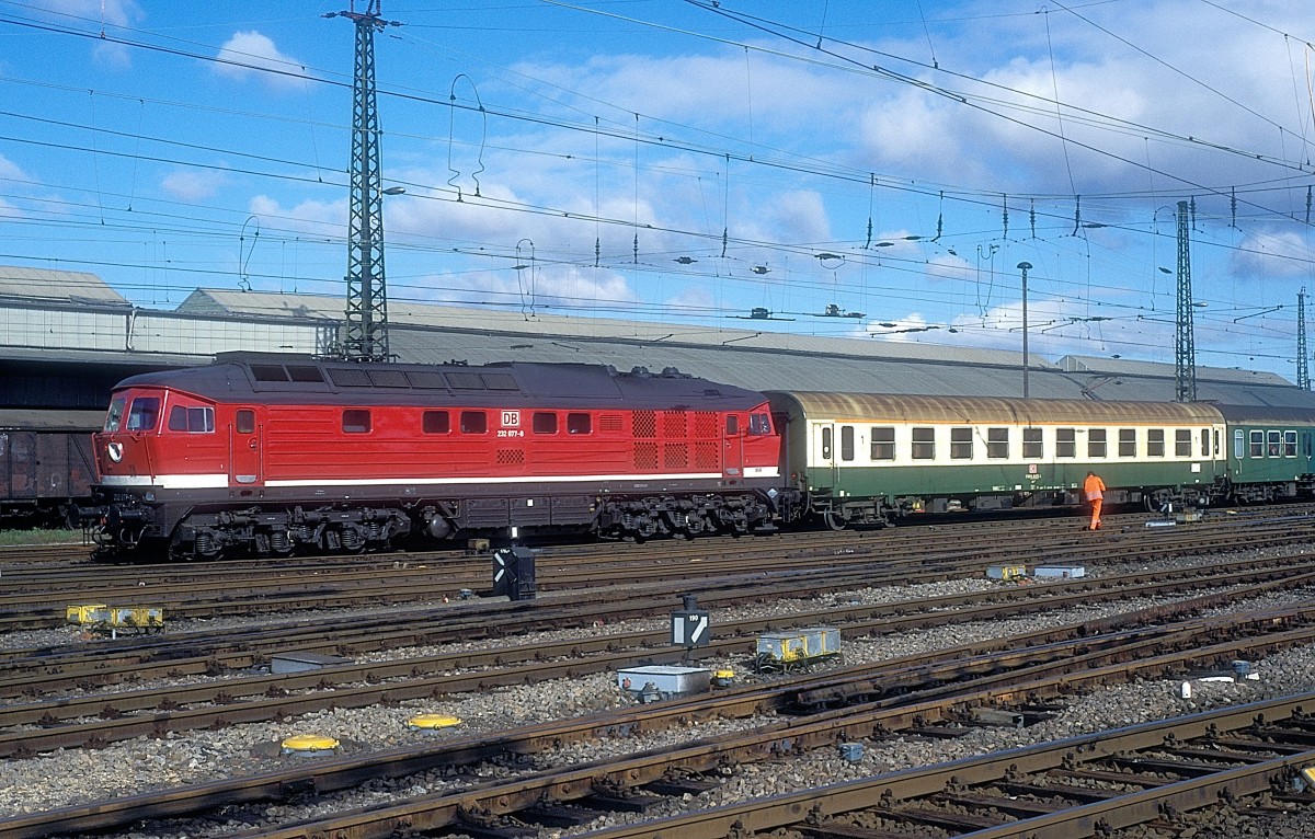  232 077  Leipzig Hbf  17.10.94