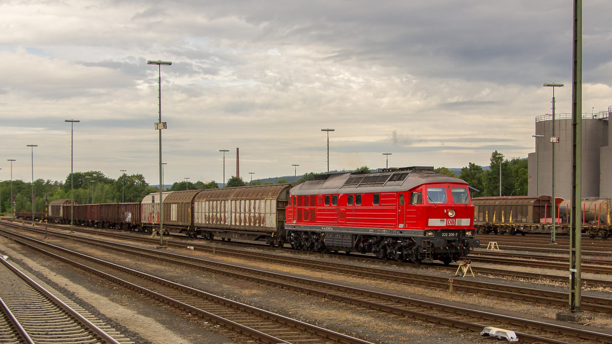 232 209-7 fuhr am 12. Juli 2017 im Bahnhof Marktredwitz ein. 