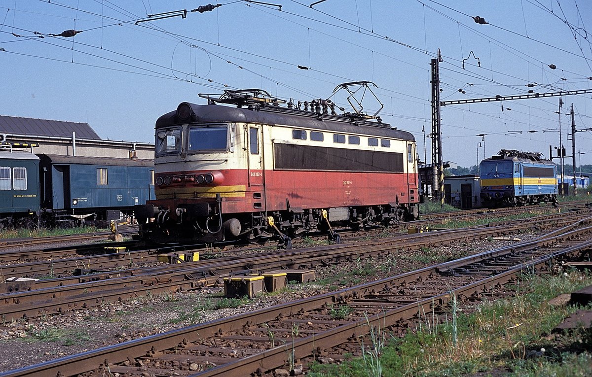 242 202  Cheb  27.05.92