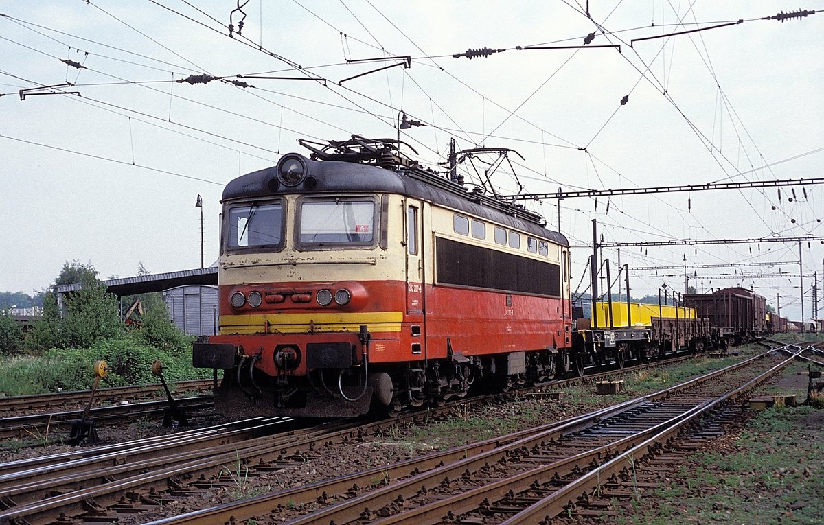    242 207  Cheb  26.05.92