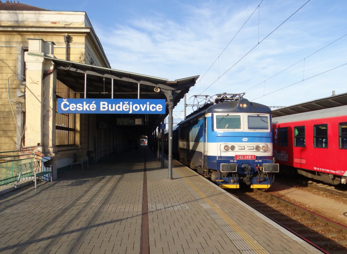  242 249-1 hier am 27.12.15 in České Budějovice.