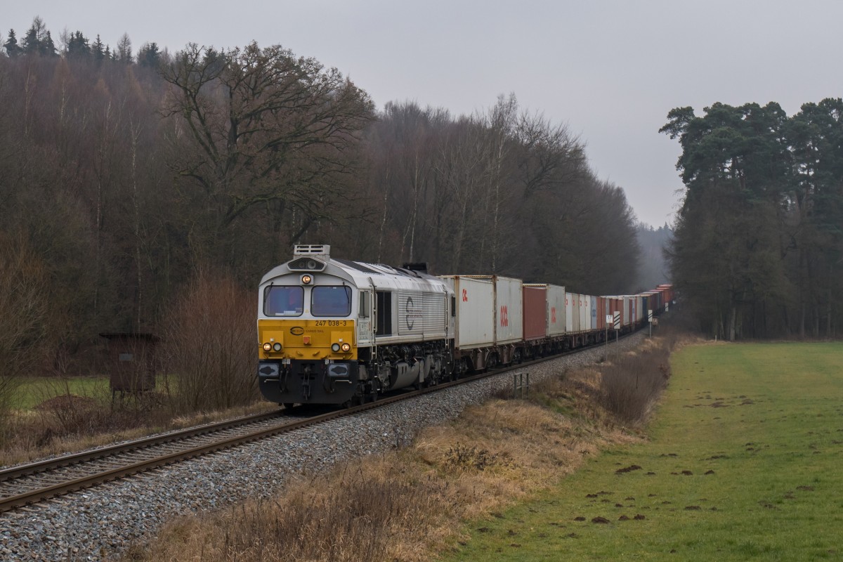 247 038 mit dem Wackershuttle 50759 am 30. Dezember 2015 bei Kastl.