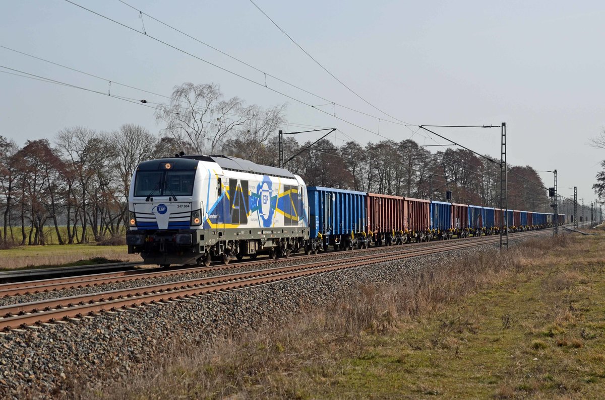 247 904 der EGP rollte mit einem Ganzzug GATX-Hochbordwagen am 24.02.21 durch Jütrichau Richtung Magdeburg.