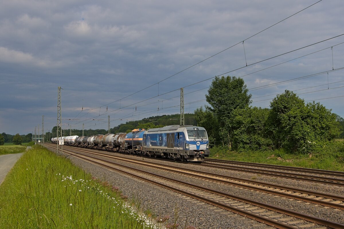 247 907  Helena  der InfraLeuna zieht einen Kesselwagenzug durch Neubeckum (20.05.2024)