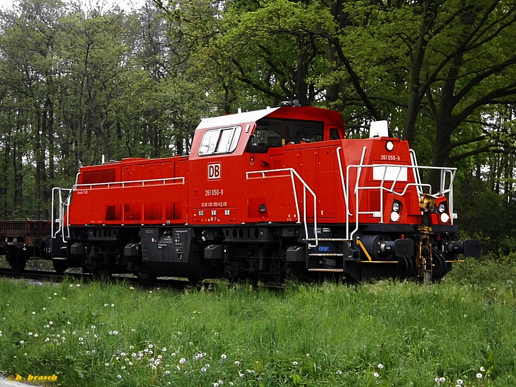 261 050-9 stand mit einen ganzzug am 05.05.14 beim bhf glinde