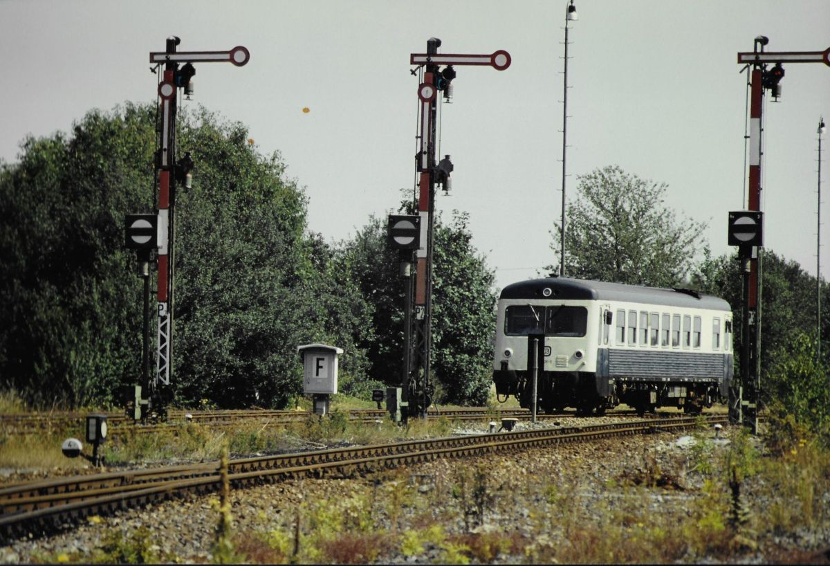 27.August 1991 kam ein 627 bei der Ausfahrsignalen des Bahnhofes  Hochdorf Schwarzwald entgegen Vorserie 628 es gab da noch 13 Fahrzeuge = 8 Fz. Bw Tübingen und 5 Fz.  Bw Kempten