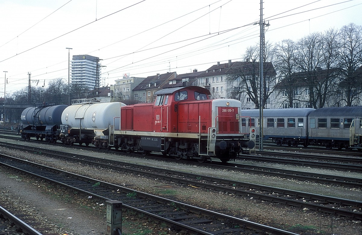 290 015  Ulm Hbf  06.04.99