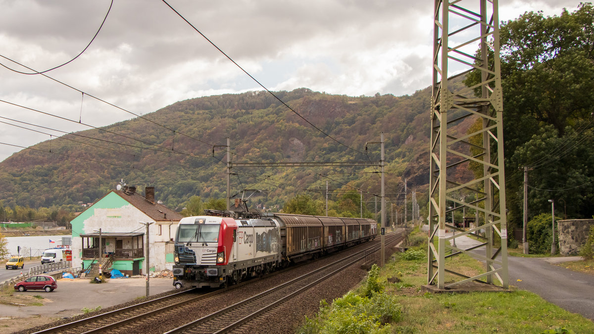 3. Oktober 2018 in Usti nad Labem: 193 844-8 zeigt sich mit einem kurzen Güterzug. 