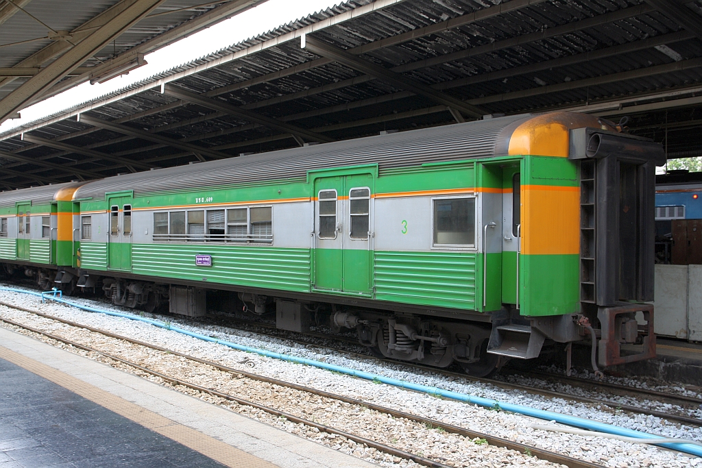 บชส. 609 (บชส = BTC/Bogie Third Class Carriage) am 02.Mai 2024 in der Hua Lamphong Station.