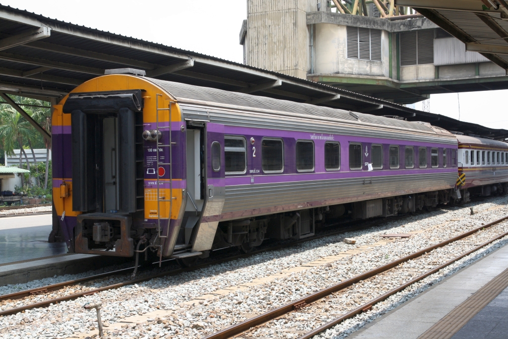 บนท.ป. 1134 (บนท.ป.=ANS./Air-conditioned Second Class Day & Night Coach) am 02.Mai 2024 in der Hua Lamphong Station.