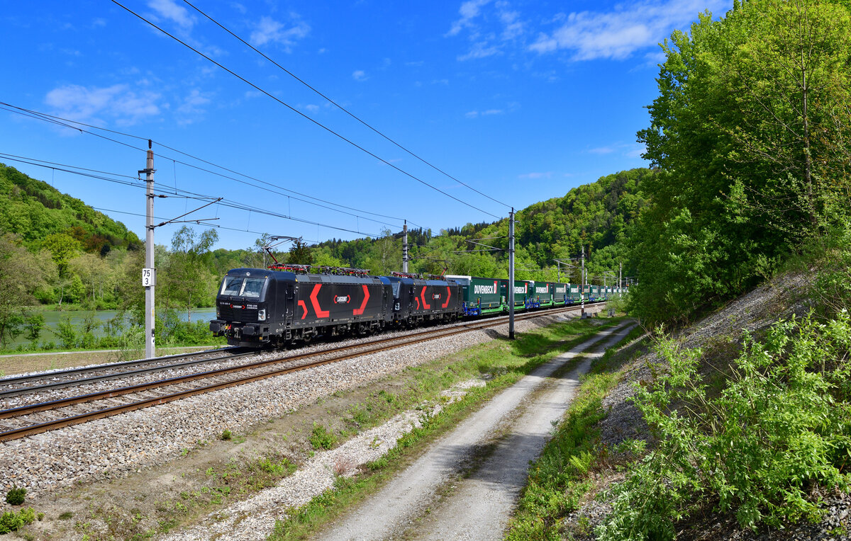 370 069 + 370 070 mit einem Helrom-KLV am 26.04.2024 bei Ingling.