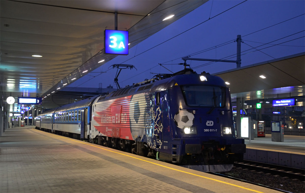 380 011  Vlakem na EURO  mit EC 78  Johann Gregor Mendel  nach Praha hl.n. in Wien Praterstern an 11.10.2014, mit Fahrplanwechsel am 14.12.2014 gibt es ab Praterstern bzw. Floridsdorf keine Fernverkehrsverbindungen mehr!