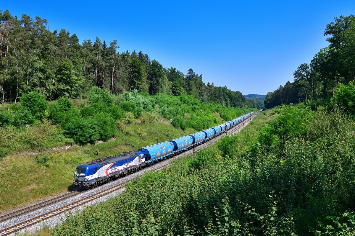 383 204 mit einem Getreidezug am 09.08.2020 bei Sinngrün.