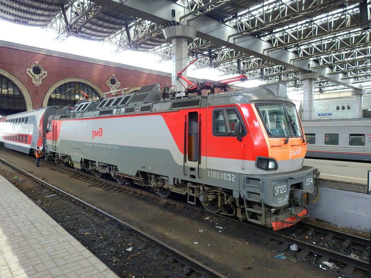 3P20-054 im Kaßaner Bahnhof in Moskau.