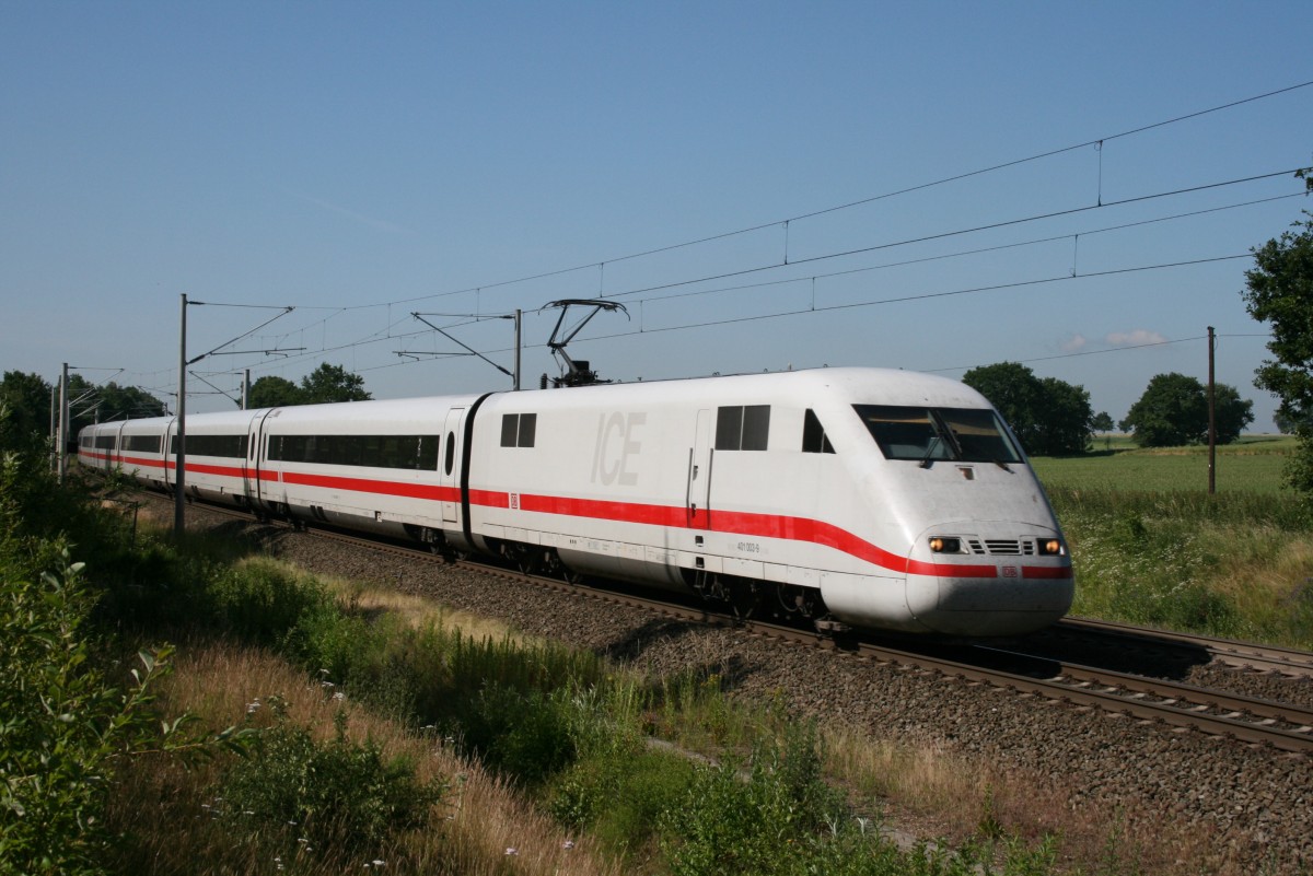 401 003 als ICE 608 (Basel–Kln–Kiel) am 24.06.2009 in Klecken