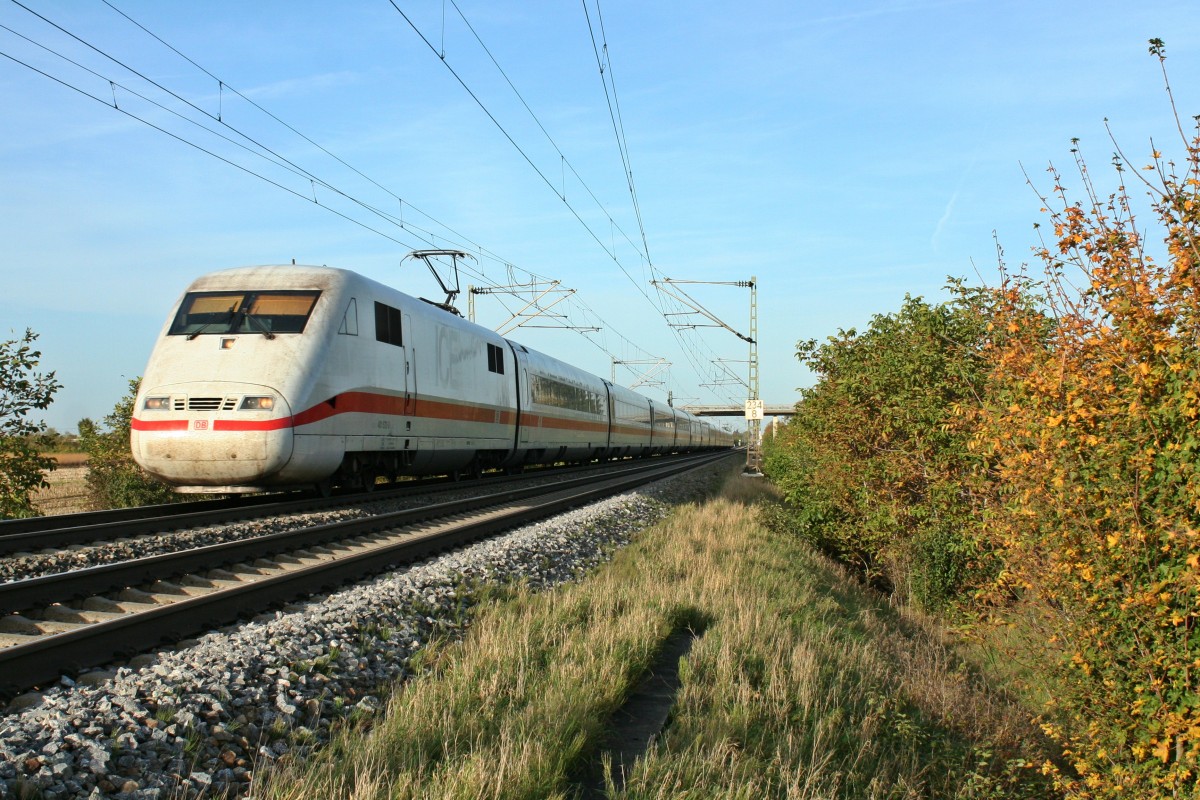 401 572-3 als ICE 75 von Hamburg Altona nach Zrich HB am Nachmittag des 26.10.13 westlich von Hgelheim.
