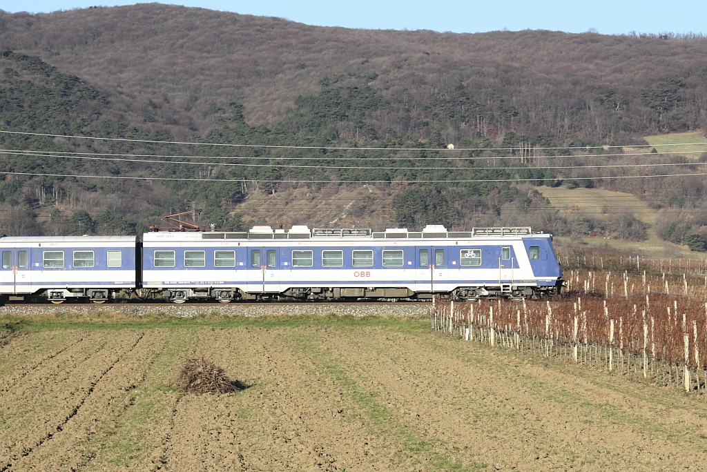 4020 301-0 als 24394 am 24.Dezember 2014 bei Pfaffstätten.