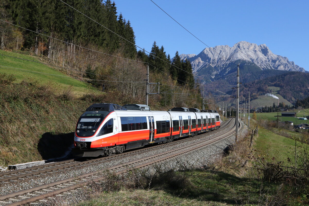 4024 078 war am 4. November 2024 bei Pfaffenschwend auf dem Weg nach Wörgl.