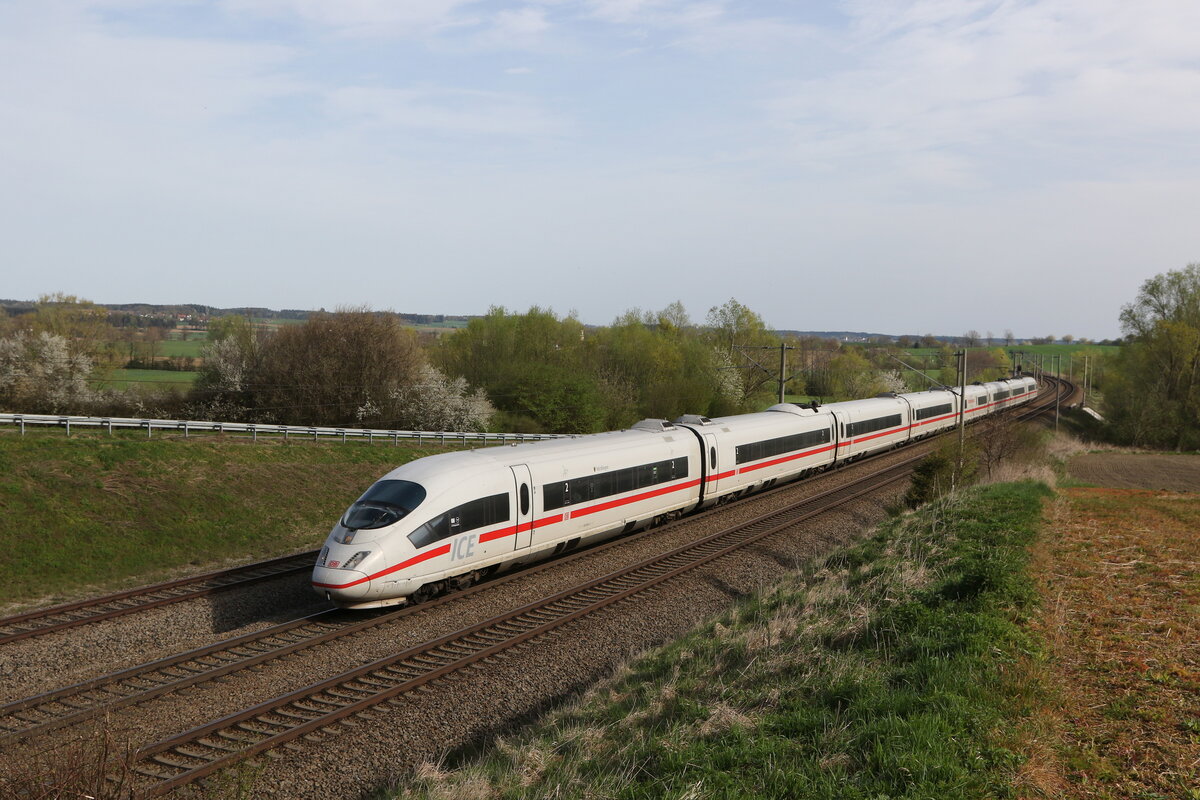 403 006 war am 7. April 2024 bei Vierkirchen in Richtung München unterwegs.