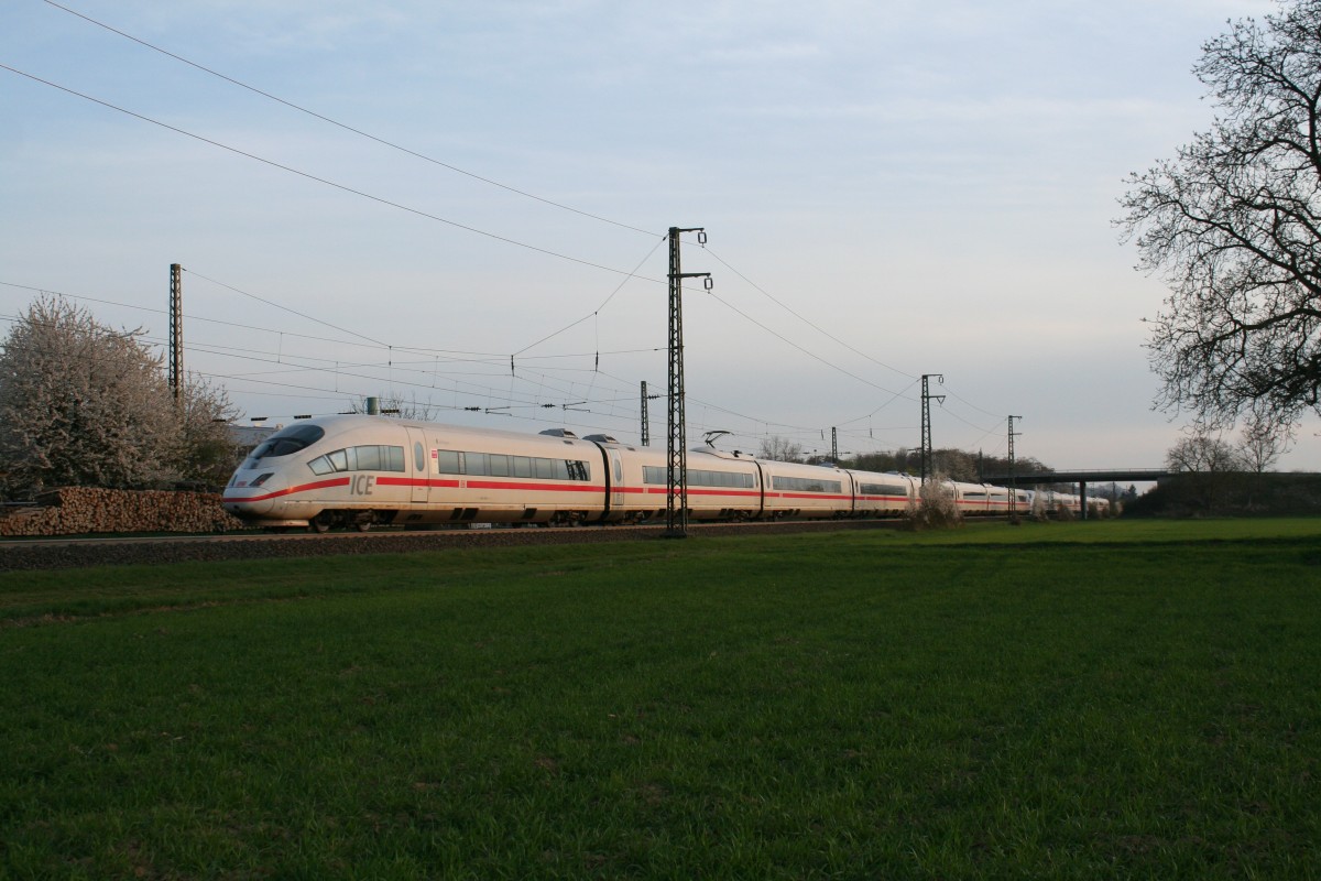 403 521-8 und 403 558-0 als stark verspteter ICE 109 von Dortmund nach Basel SBB am Abend des 27.03.14 sdlich von Auggen.