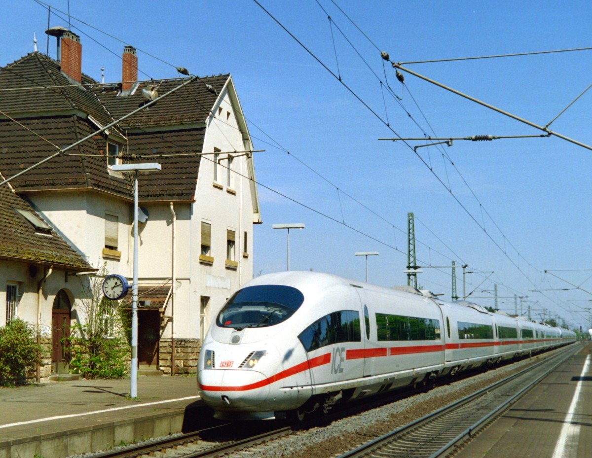 403 xxx als ICE 517 (Dortmund Hbf–Mnchen Hbf) am 16.04.2007 in Gro Rohrheim