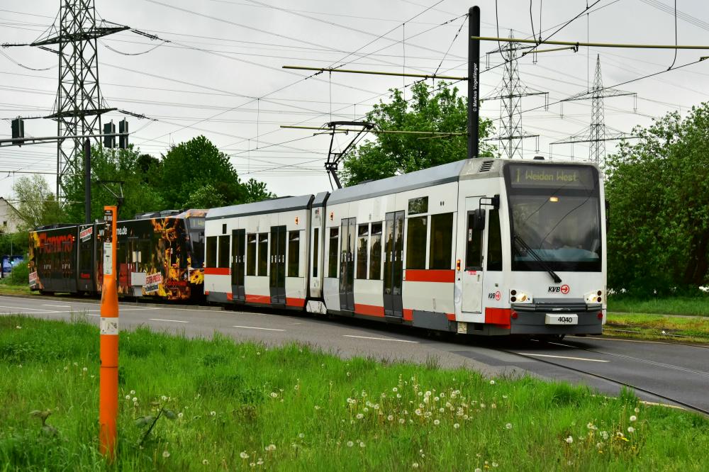 4040 mit neuen Seitenblechen in Weiden West am 28.04.2018.
