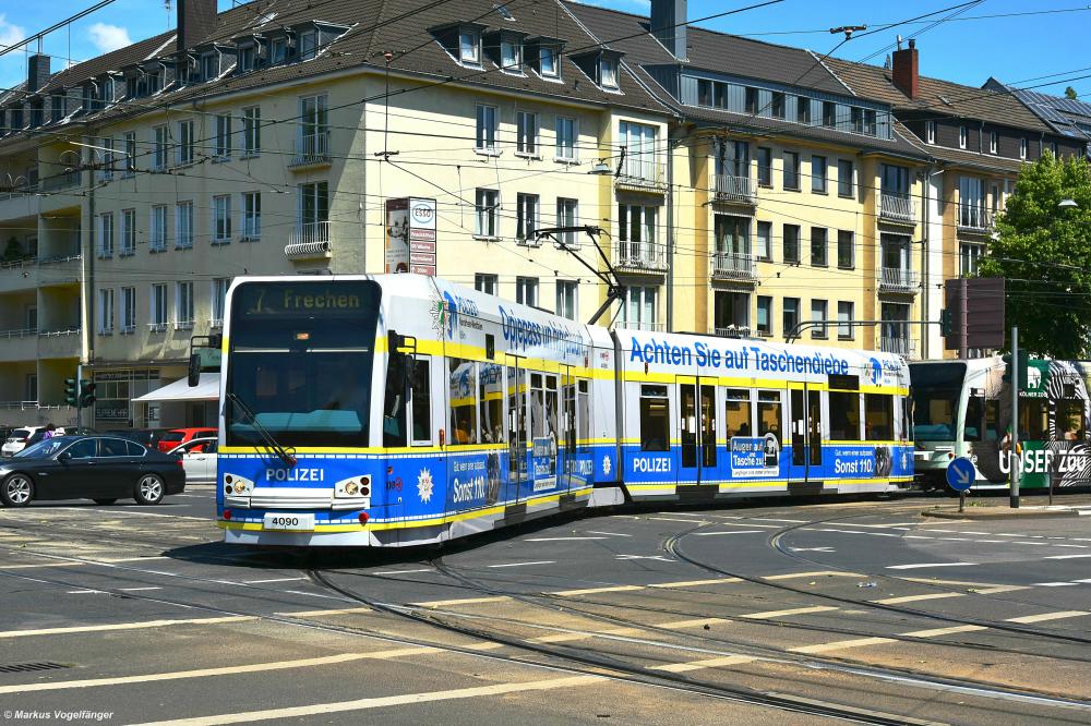 4090 auf der Kreuzung Aachener Str./Gürtel am 02.06.2019.