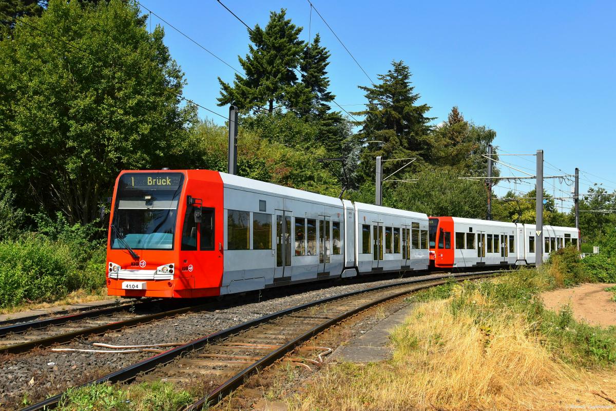 4104 wurde die Ganzreklame  Porta Möbel  entfernt. Hier zu sehen wieder im aktuellen Farbkleid in Weiden West am 30.07.2019.