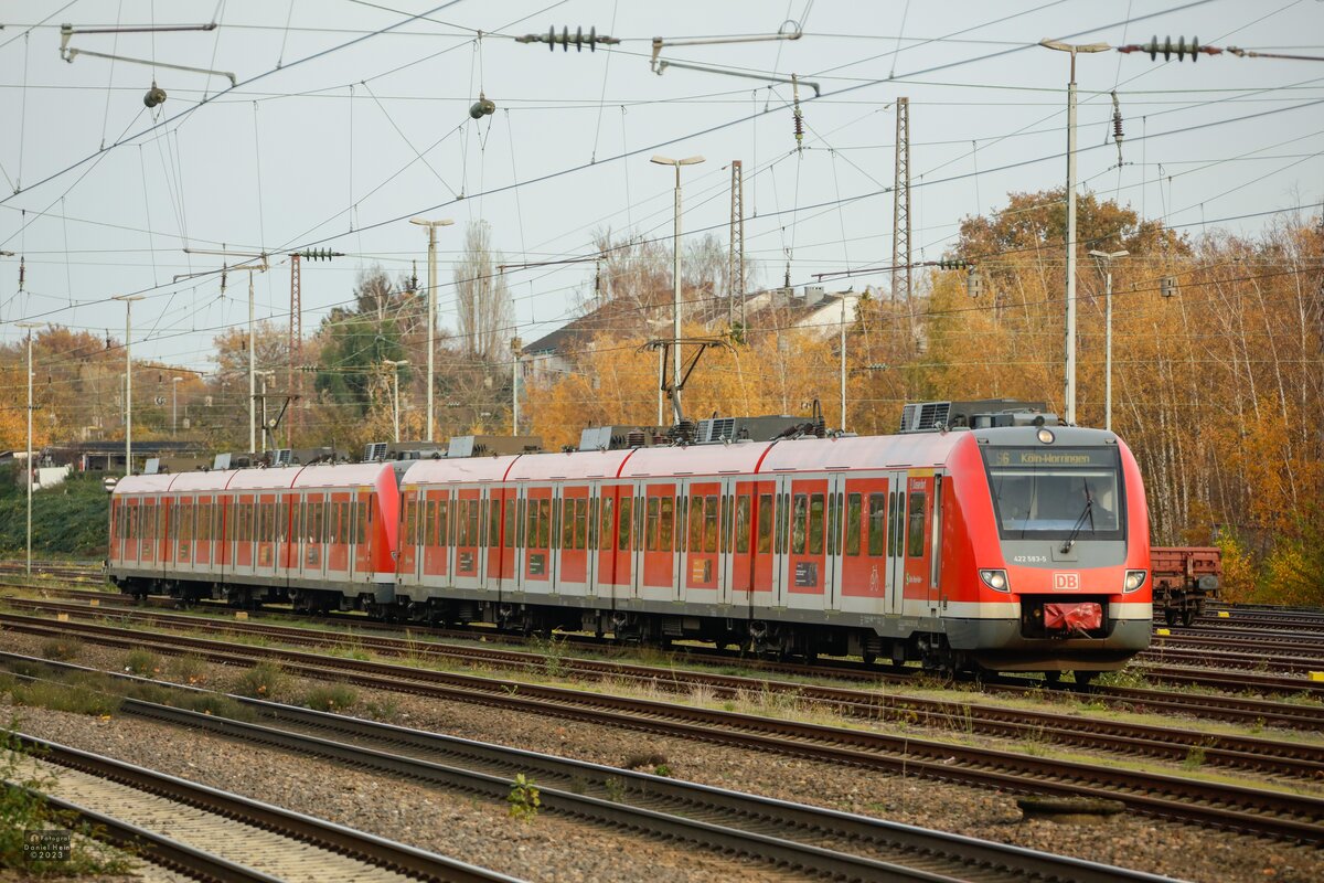 422 583-5 DB als S6 in Düsseldorf Rath, November 2023.