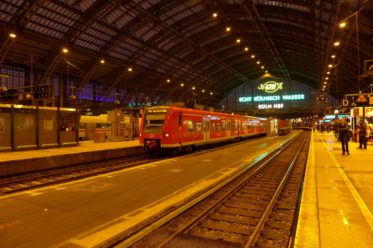 425 521-3 als RE6a (Düsseldorf Hbf - Köln/Bonn Flughafen) in Köln Hbf. (02.02.2016)