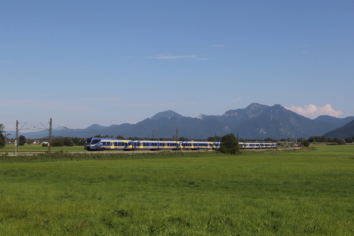 430 026 und 430 012 waren am 15. Juli 2024 bei Bernau am Chiemsee in Richtung München unterwegs.