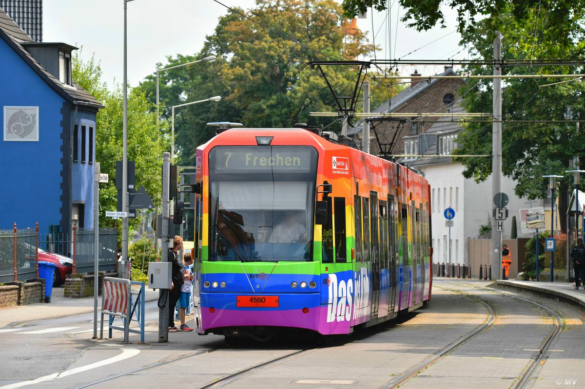 4560 an der Haltestelle Frechen, Kirche am 12.07.2019.