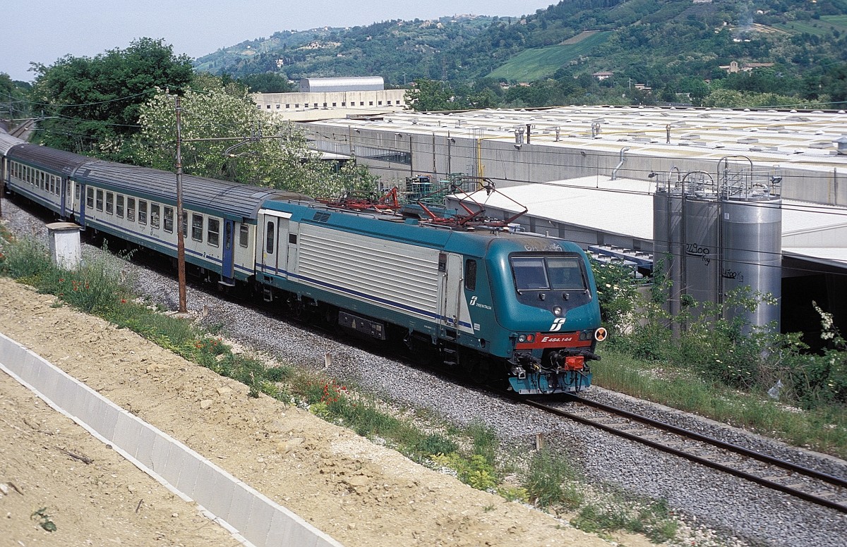  464 144  bei Serra San Quirico  05.05.09