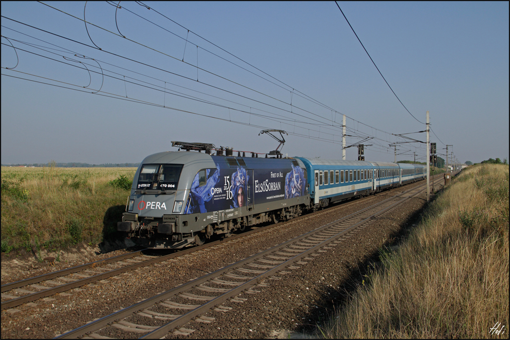 470.004 OPERA mit EC 149 Wien Westbahnhof-Budapest-Keleti.
Gramatneusiedl 04.08.15